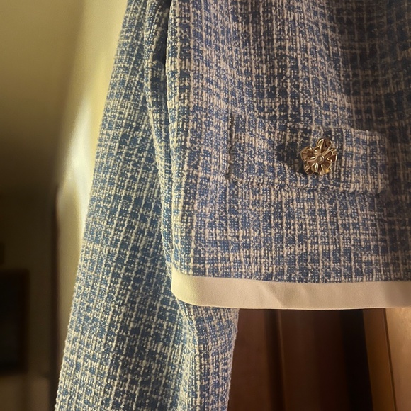 BRAND NEW! With tags! FALL TWEED GORGEOUS Karl Lagerfeld crop blazer - PRETTY!! - Picture 3 of 7